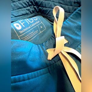 Like new Caribbean blue Figs Zamora jogger scrub pants